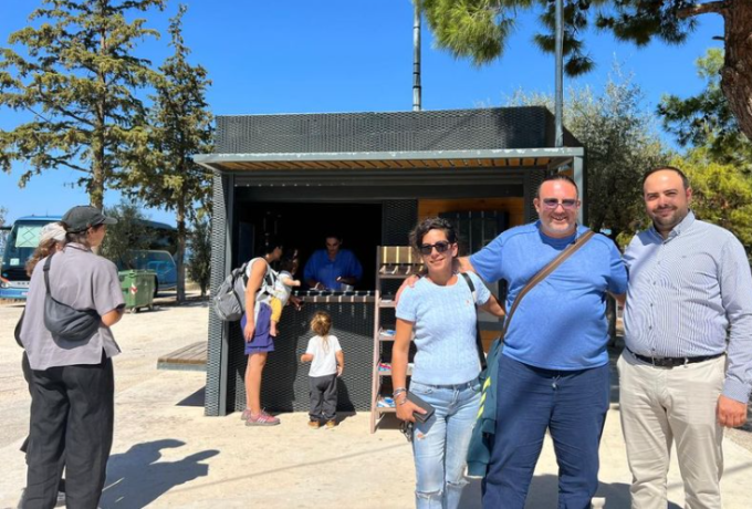 Το κιόσκι της Αρχαίας Κορίνθου πλέον είναι επαρκώς επανδρωμένο και  δουλεύει καθημερινά